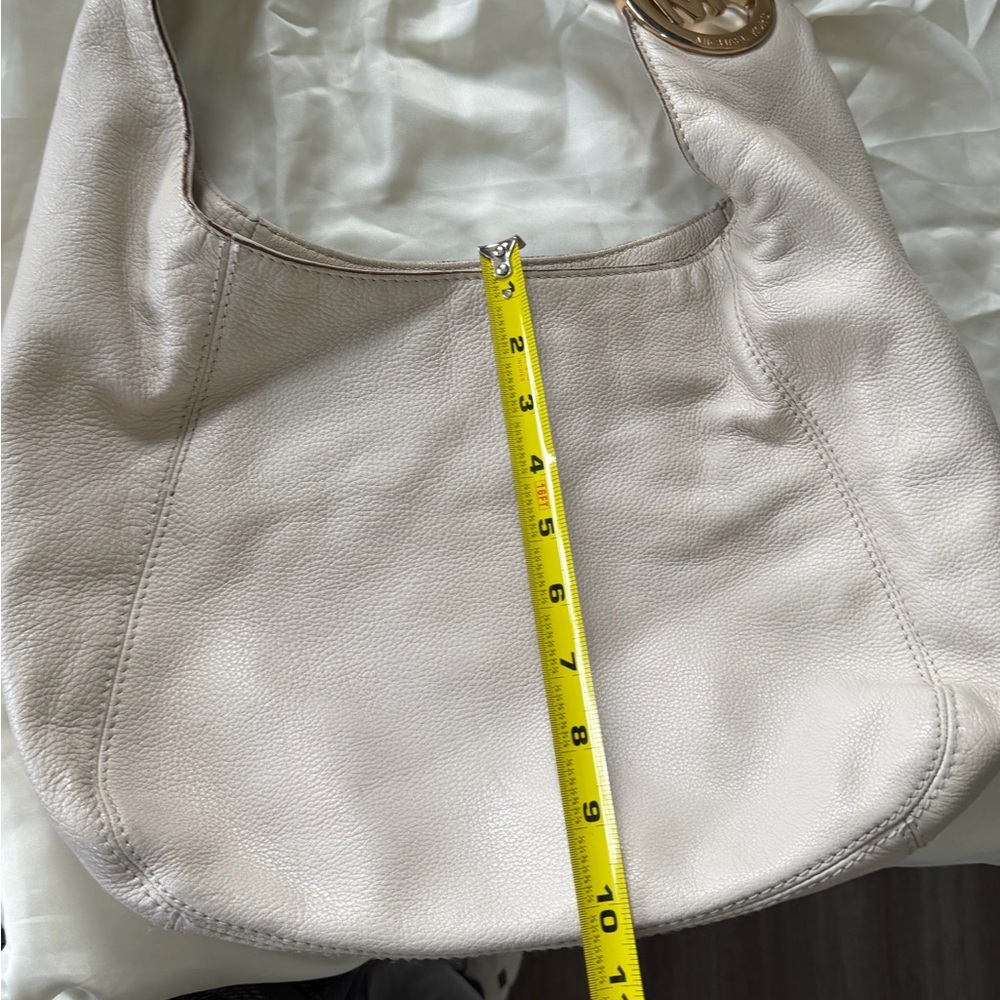 Michael Kors Large Hobo Bag - Ivory